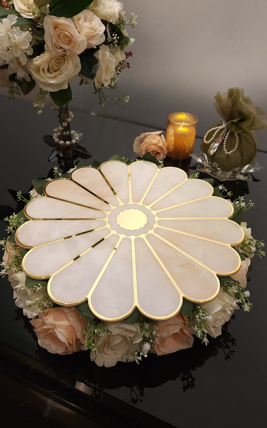 Daisy Gold: Cake Stand