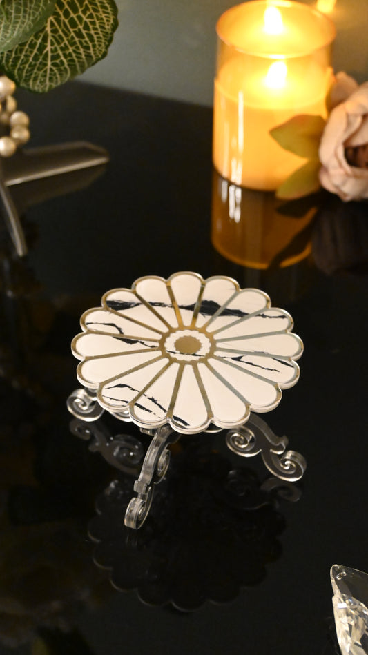 Daisy White: Cake Stand 4.5''